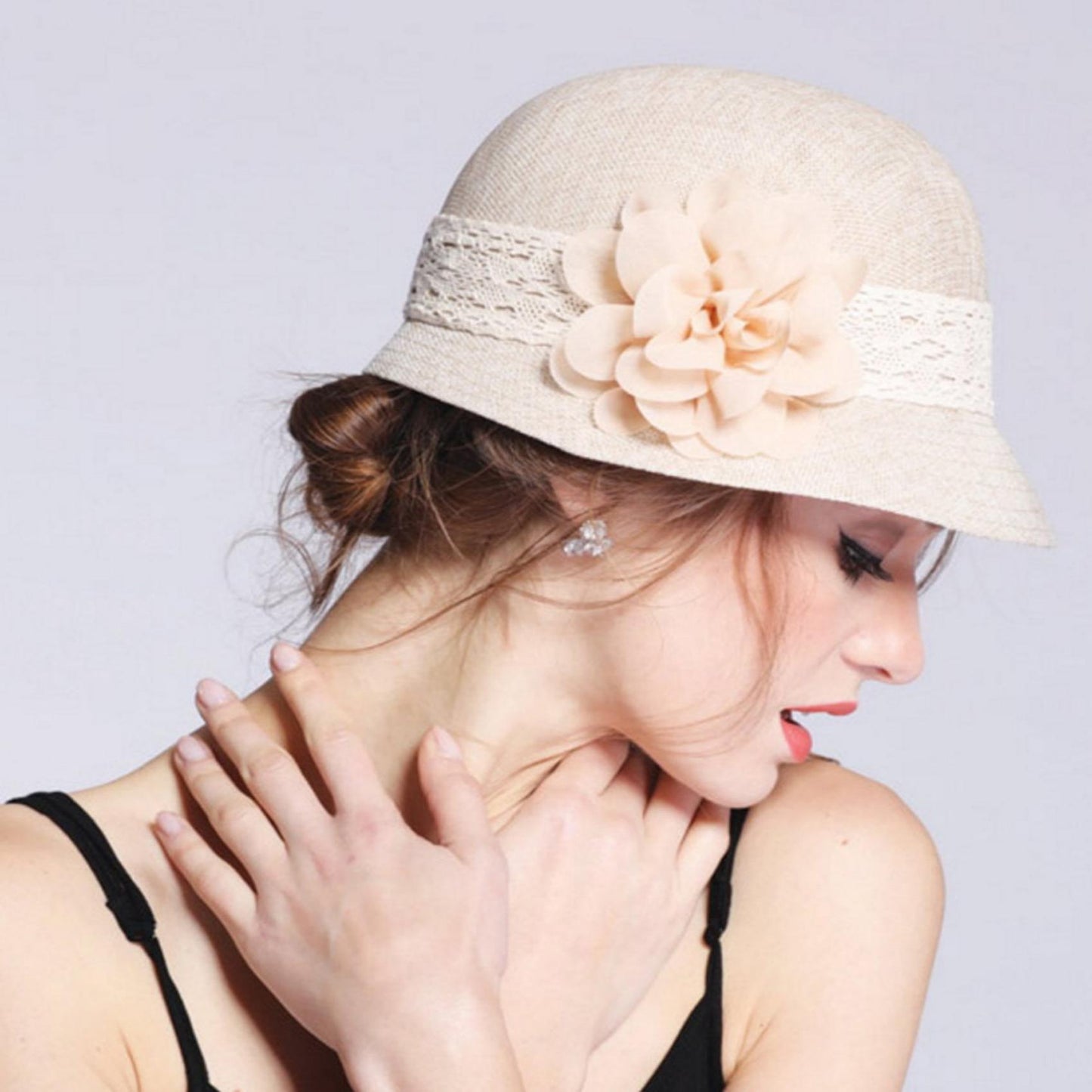 AEDAMURRA Women's Gatsby Cloche Hat with Lace Band and Flower